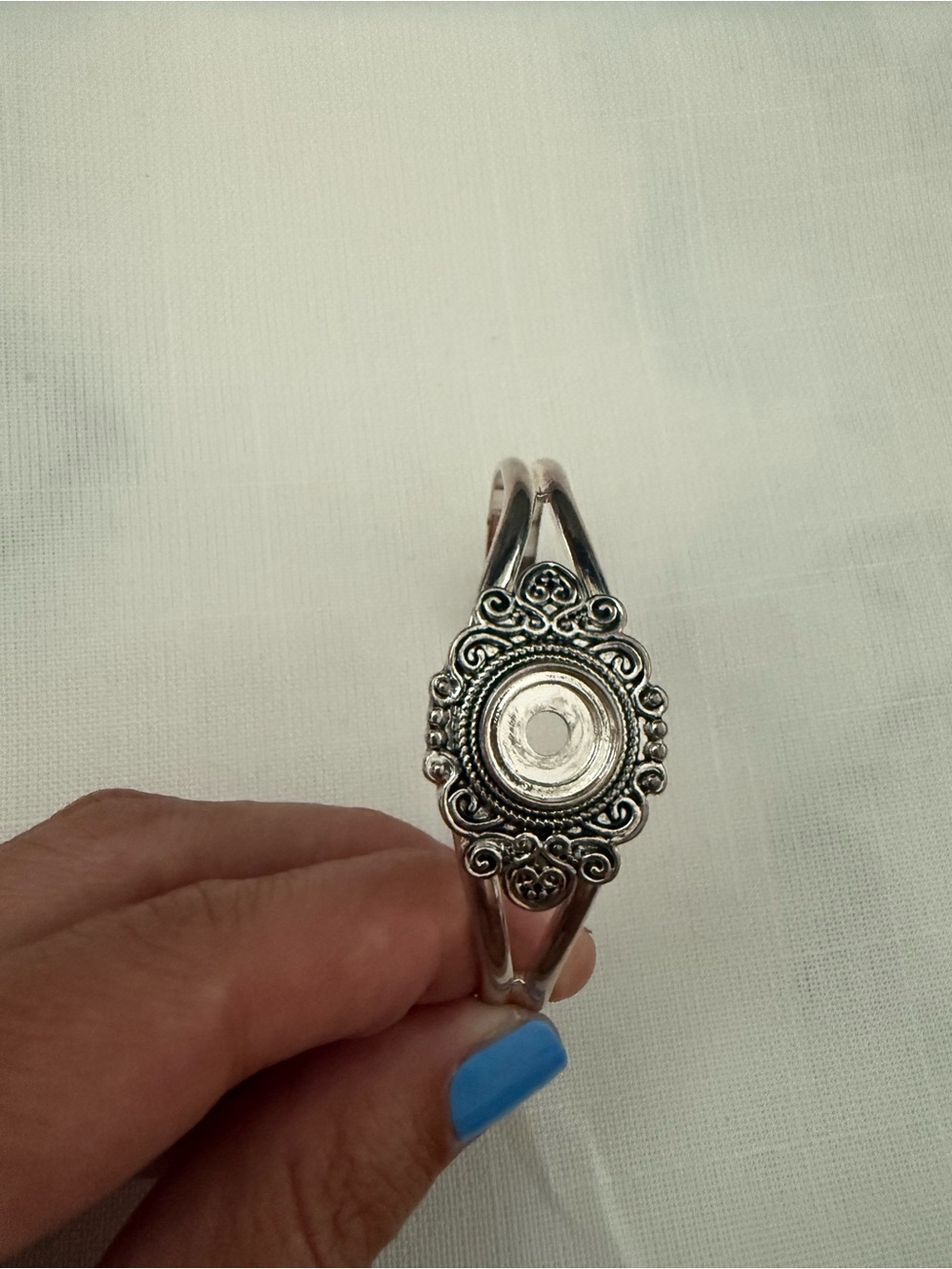 Intricate Silver-Tone Snap Bracelet with Filigree Accent